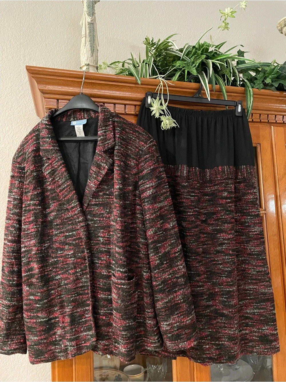 Koret Black & Burgundy Vintage Gold Marled Boucle’ Blazer(20w) & Skirt (18w) Set